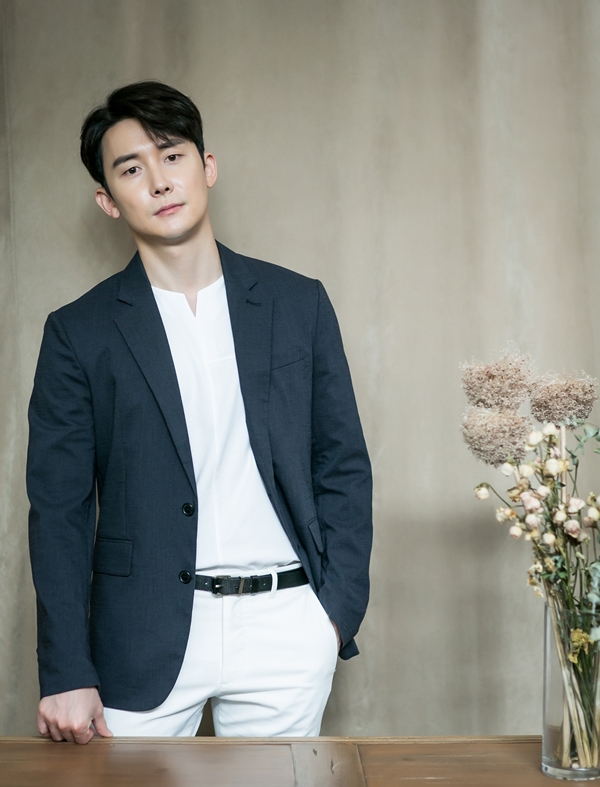 Actor Kim Jun-han challenged meloDrama through MBC Drama Spring Night, but unfortunately he did not show his acting to draw an al-Kon-Kon-Kon love line.In addition, the actor Han Ji-min was the actor, so there will be a regret about this.Im a meloDrama (laughing). I was in the center of the meloDrama, even though it was a catastrophe. It was fun. It was hard, but it was fun, including the hardship.Also (Han Ji-min) is a veteran, and he prepared well, so it was really easy to postpone.And I left that and I was a one-year-old sister, and when I came out as my brother, I told him to speak comfortably, so I made it easier to talk all the time.Kwon Ki-seok, played by Kim Jun-han in this Drama, is a person who constantly talked about marriage. Did Kim Jun-han change his thoughts about marriage when he filmed this Drama?Its like a Drama that shows a lot of things that you shouldnt marry (laughs), and I thought you should never do that, and so did love, and that was a study.Until now, I have shown various aspects in the Drama, but maybe I did not feel like there was a character that could get a glimpse of Kim Jun-hans real appearance through the Drama.Kim Jun-han said, I want to try various (acting) and I have been doing it so far, but I wonder if I can show you various aspects.I want to do something, but I wonder how you will look at me, and I wonder if the directors are casting me because they see my possibilities.What possibilities will you find me—What other works can I meet with Kim Jun-han? He has been playing various characters and wondered what new characters he would feel excited about.He said he wanted to worry about it with his spare time, and made him expect the next work.I think Im greedy. I think Im a lot of things. I hope its a character with a human face, but its not necessarily a good person.I think the Spring night is also a human being. I think humans are gray. I think they are attractive.I think I want to work on such a work because I have a lot of works dealing with such a person these days, and I want to work on it.Im not going to be impatient, and Im going to spare the next one. Would you mind if I offered you a proposal?