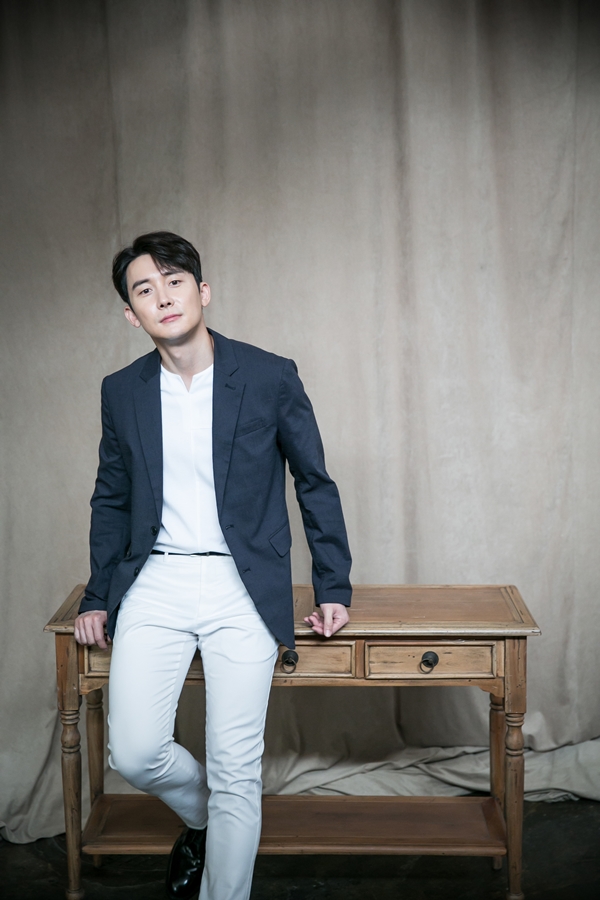 Actor Kim Jun-han challenged meloDrama through MBC Drama Spring Night, but unfortunately he did not show his acting to draw an al-Kon-Kon-Kon love line.In addition, the actor Han Ji-min was the actor, so there will be a regret about this.Im a meloDrama (laughing). I was in the center of the meloDrama, even though it was a catastrophe. It was fun. It was hard, but it was fun, including the hardship.Also (Han Ji-min) is a veteran, and he prepared well, so it was really easy to postpone.And I left that and I was a one-year-old sister, and when I came out as my brother, I told him to speak comfortably, so I made it easier to talk all the time.Kwon Ki-seok, played by Kim Jun-han in this Drama, is a person who constantly talked about marriage. Did Kim Jun-han change his thoughts about marriage when he filmed this Drama?Its like a Drama that shows a lot of things that you shouldnt marry (laughs), and I thought you should never do that, and so did love, and that was a study.Until now, I have shown various aspects in the Drama, but maybe I did not feel like there was a character that could get a glimpse of Kim Jun-hans real appearance through the Drama.Kim Jun-han said, I want to try various (acting) and I have been doing it so far, but I wonder if I can show you various aspects.I want to do something, but I wonder how you will look at me, and I wonder if the directors are casting me because they see my possibilities.What possibilities will you find me—What other works can I meet with Kim Jun-han? He has been playing various characters and wondered what new characters he would feel excited about.He said he wanted to worry about it with his spare time, and made him expect the next work.I think Im greedy. I think Im a lot of things. I hope its a character with a human face, but its not necessarily a good person.I think the Spring night is also a human being. I think humans are gray. I think they are attractive.I think I want to work on such a work because I have a lot of works dealing with such a person these days, and I want to work on it.Im not going to be impatient, and Im going to spare the next one. Would you mind if I offered you a proposal?