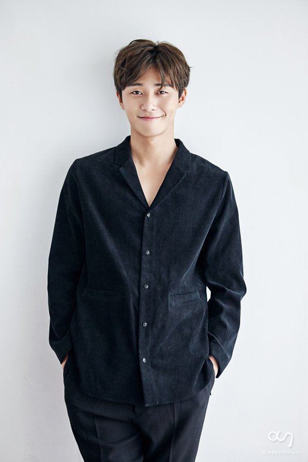 Actor Park Seo-joon has confirmed his appearance on JTBCs new gilt Drama ItaeOne Klath (playplayplay by Cho Kwang-jin and director Kim Sung-yoon).According to his agency Awesome E & T, Park Seo-joon, who has been loved as an Actor with acting ability, stardom and popularity, has performed all-weather activities across Dramas, movies and entertainments, confirmed ItaeOne Klath as his next film and will return to the house theater with a 200% full-charged Manleb charm.The Drama ItaeOne Clath is a work that depicts the hip rebellion of youths who are united in an unreasonable world, stubbornness and popularity.Based on the next webtoon of the same name, their entrepreneurial myth that pursues freedom with their own values ​​is unfolded in the small streets of ItaeOne, which seems to have compressed the world.Park Seo-joon is divided into a straight-line young man, Park Sae-roi, who does not compromise on injustice. Park Sae-roi is a person who begins a new dream challenge on the streets of ItaeOne, who entered with anger that does not fade.It is expected to convey pleasant fun, impression, and thrilling catharsis through the charm of Park Sae-roi, who is more confident and full of excitement than anyone else.Park said, Park is a good person who strives every moment while keeping his conviction.I wanted to challenge it because it is considered as a life character of many people who have seen the original work, but I wanted to challenge it because it is such an attractive person.  I expect that the challenges and growth of various characters appearing in ItaeOne Clath will get a lot of sympathy and support from viewers.I will prepare hard so that I can be remembered as a good Drama. Moreover, in the movie Lion, which is scheduled to open on the 31st, it will show another differentiated charm from ItaeOne Klath, which is disassembled as the martial arts champion Yonghu, facing evil, so expectations are rising for Park Seo-joons 10-day move to perform his full-fledged career across the screen and across the screen.Meanwhile, ItaeOne Clath, starring Park Seo-joon, Kim Dae-mi and Yoo Jae-myung, will be broadcast for the first time following Chocolate.