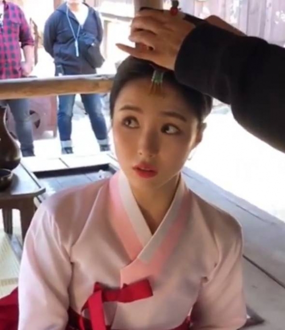 Actor Shin Se-kyung promoted Drama, who is appearing in a Korean traditional clothing appearance.Shin Se-kyung posted a video on his 18th day with an article entitled Today at 8:55 pm MBC # New Entrepreneur Saving # My Favorite Scene.Shin Se-kyung in the public video is preparing to shoot in a fine Korean traditional clothing.Netizens responded that they were too pretty, going to the new job and I will cheer for Drama.On the other hand, Shin Se-kyung is playing the role of the main character in the MBC new tree drama New Entrepreneur.