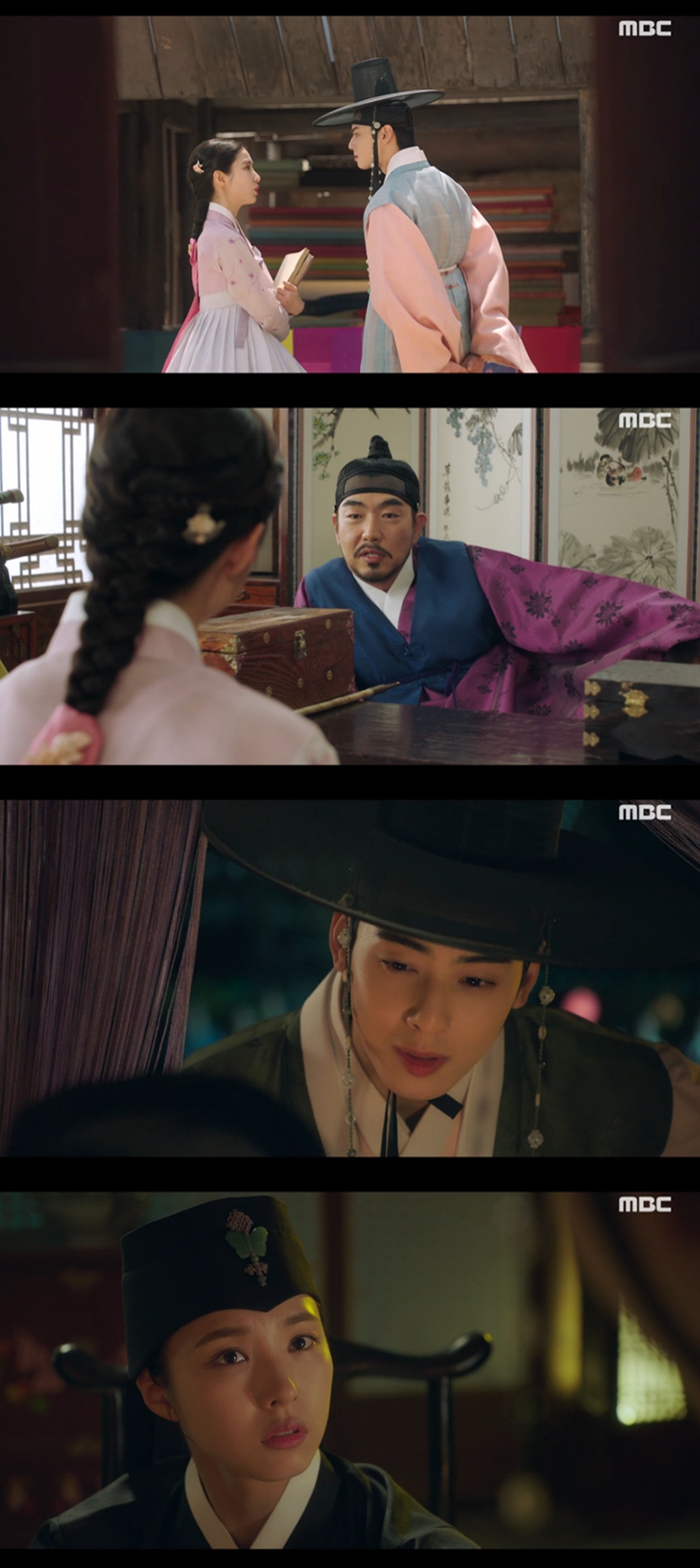New officer Rookie Historian Goo Hae-ryung Shin Se-kyung impersonated Cha Eun-woos pseudonym, and had an intense meeting.In MBCs new tree drama Rookie Historian Goo Hae-ryung, which was first broadcast on the afternoon of the 17th, Rookie Historian Goo Hae-ryung (Shin Se-kyung) was caught impersonating the pen name Plum of the victory to the Daewon Daegun Yirim (Cha Eun-woo).On this day, Irim left the palace to see the reaction to his novel, the Monthly Night Meeting, which was loved by people and Irim was satisfied with those who liked his books.Then I heard Rookie Historian Goo Hae-ryung criticise him, saying he was so bored and almost fell asleep.Lee asked Rookie Historian Goo Hae-ryung for a reason, and Rookie Historian Goo Hae-ryung said, Do you have to like it? There are so many reasons I do not like it.I am afraid that the expensive paper in the book is a waste and the futile delusion of the author of plum is spreading to the city.Rookie Historian Goo Hae-ryung said to Lee, who was shocked, The more you are in this way, the more suspicious you are.I doubt that the sunbi is a plum. But Rookie Historian Goo Hae-ryung became a plum act he criticized.Rookie Historian Goo Hae-ryung, who found out that a young child sold as a slave was a pariah because of his fathers gambling debt, went to the words of a boss (Lee Jong-hyuk) who said he would get rid of the novi document if he pretended to be a plum for one night, pretended to be a plum, and opened a signing ceremony after a reading.When I learned of this news, Irim found a signing ceremony and told Rookie Historian Goo Hae-ryung, who signed the sign and asked for his name, Please write my name plum.Rookie Historian Goo Hae-ryung, who walked the screen and looked at Rookie Historian Goo Hae-ryung and recognized the face of Lee Lim, was surprised.The New Entrance Officer Rookie Historian Goo Hae-ryung is the first problematic first lady of Joseon (, female cadet) Rookie Historian Goo Hae-ryung (Shin Se-kyung) and the romance annals of the anti-war Motai Solo Prince Irim (Cha Eun-woo).It is a fiction based on the curiosity of What if there was a woman (female officer) in the 19th century Joseon?Based on the proposal of the comrade Kim An-guk to have a lady in the middle of the year, he draws a new picture of Joseon that would have been drawn if he had used a female officer to record all the kings actions and words.Park Ki-woong, who played the crown prince Lee Jin in the production presentation held before the first broadcast of Drama, said, On this side is my beloved Bong Tae-gyu and my sister Park Jin-hee (SBS Doctor Detective) and on the other side is Son Hyun-joo (KBS2 Justice).The broadcasting time is different and the color of the work itself seems to be different. I do not know exactly what their works are, but our work is the only historical drama and the color is brighter, he said. There is also a message that the work conveys.My brothers and seniors will take this audience rating. As Park Ki-woong says, Newcomer Rookie Historian Goe-ryung, who presented a pleasant hour with bright colors from the First broadcast song, hopes to continue to top the competition.Meanwhile, New Officer Rookie Historian Goo Hae-ryung is a drama depicting the first problematic first lady () Rookie Historian Goo Hae-ryung of Joseon and the Phil full romance annals of Prince Irim with the anti-war mother solo, which airs every Wednesday and Thursday at 8:55 p.m.Photos  Capture MBC Broadcasting Screen