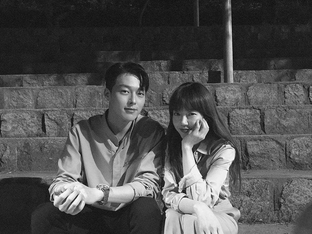 Actor Jang Ki-yong has released a warm two-shot with Im Soo-jung.Jang Ki-yong posted a picture on his Instagram account on the 18th with an article entitled Lets meet at 9:30.Jang Ki-yong in the public photo is staring at the camera with Im Soo-jung, who is appearing together in TVN drama Enter the search word WWW.The visuals of the two men catch the eye.On the other hand, Enter the search word WWW starring Jang Ki-yong is broadcast every Wednesday and Thursday at 9:30 pm.Photo: Jang Ki-yong Instagram