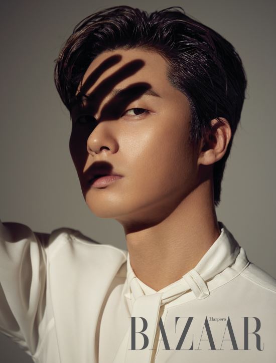 The movie Lion, which is expected to add a combination of Korean national Actors and young blood, including Park Seo-joon, Ahn Sung-ki and Woo Do-hwan, will focus attention on the bazaar picture that shows the overwhelming presence of Park Seo-joon, An Sung-ki and Woo Do-hwan.The Bazaar pictorial, which was released this time, focuses attention with the intense visuals and fresh combinations of Park Seo-joon, An Sung-ki and Woo Do-hwan, who made their first acting breath through <Lion>.First, the picture cut, which attracts attention with the explosive synergy of the three Actors, amplifies the expectation of the breathtaking tension that the three characters surrounding the powerful evil in the movie will give.Park Seo-joon, who catches the eye with his soft charismatic eyes, is expected to play the role of the martial arts champion Yonghu, who faces evil, and show a new acting transformation and powerful action that is 180 degrees different from the previous one.Ahn Sung-ki, who conveys deep age and heavyness with his presence alone, will capture the audience with various charms from charismatic to warm through the role of the priest Ansinbu who chases evil in <Lion>.Woo Do-hwan, who captivates those who see with sharp eyes, also amplifies curiosity that he will show new characters that he has not seen before.As such, interviews to tell a variety of stories about movies as well as a picture cut with different charms of the three Actors who will capture this summer can be found in Bazaar, which is published on July 25th.The Lion, which raises expectations for the movie by releasing a bazaar picture containing special chemistry of Park Seo-joon, An Sung-ki and Woo Do-hwan, will overwhelm the screen with intense acting transformation and explosive synergy.The 2019 best-anticipated movie Lion, which adds a combination of fresh stories and new materials surrounding powerful evil, differentiated action and attractions, is scheduled to open on July 31st.Photo: Lotte Entertainment Provideskim Gi-ho