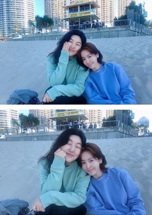 Actor Han Ji-min and stylist Han Hye-yeon boasted of friendship.Han Hye-yeon posted a picture on his instagram  on the afternoon of the 19th with an article entitled No-goal Couple.The photo shows Han Hye-yeon and Han Ji-min, who are taking pictures affectionately in the background of the beach.In the video that was released together, the two people looked at the sea and shouted sea and excited like a child.Han Ji-min also showed off his friendship with his two-shot with Han Hye-yeon in his instagram .On the other hand, Han Ji-min is taking a rest after the end of the Drama Spring Night recently, and Han Hye-yeon is enjoying a pleasant charm through I live alone.