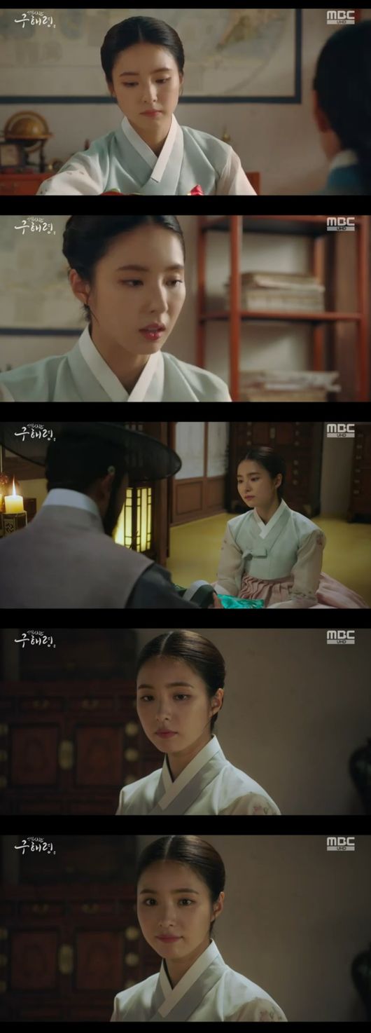 In the New Entrepreneurs Goo Hae-ryong, Shin Se-kyung left a question about whether he would become the first First Lady of Korea.Will Hae-ryeong (Shin Se-kyung) pass the examination for the first lady in the MBC drama Koo Hae-ryong (directed by Kang Il-soo, Han Hyun-hee, and Kim Ho-soo) broadcasted on the 18th?Lee Lim (Cha Eun-woo) visited a signing ceremony where Hae-ryeong (Shin Se-kyung) impersonated his own name, Plum and recognized that he was a marine who he had met before.Hae-ryong said, I have a situation. Lee said, I am not the only person to apologize. Lee pointed to the readers who came to know that he was himself.Hae-ryong stood in front of people, saying, I will do it to them to apologize.Hae-ryong publicly revealed his face and confessed, I am not a plum.Hae-ryong bowed his head, saying, I cheated you by pretending to be a plum, I am sorry.Irim looked at this from the side, and Irim revealed that there is a real plum teacher here.The next day, the books written by Irim were seized all over the city, and Irim was threatened to give up his favor.Irim heard that the plum was not a plum, and that the plum came to confess.The real plum artist, Irim, was embarrassed, and it turned out that he came to save Irim, so Irim could be released, but the unusual image of Irim was investigated.Hae-ryeong said, I happened to meet Min Woo-won (Lee Ji-hoon) who was in the situation where all the books were burned. I asked him to tell me what was written in the report on why he was forbidden. Min Woo-won said, Because the smuggled books are disturbed.It is not that the book is disturbing the country, he said. It is not all the king.The king said that the people like what they like and hate what they hate, and now they like to hate and hate what they like.Min Woo-won looked at such a sea.That night, Min U-won wrote down about the absurdities of society.I do not fear the sky and the people, and I am only at risk for my job, he recalled, recalling what Hae-ryung said, and wrote his frank opinion on the situation that is seen as society.The next day, Irim visited King In, and the revelation of the Ministry of Finance revealed that the real plum was Lee Lim.Lee said, The books to appease the right mind, but the king took away everything related to the writing as well as the book.When I ordered him not to read a single book, Irim said, I will not put my writing back on the world, I will read and write. If I can not do it, I have nothing.The Orabinin of Haeryeong was informed that the author of Hodam Teacher was in the palace, and he received the auspices, and the crew ordered him to catch the Hodam Teacher with this auspices.The crew visited the king, and aimed at Lee Jin (Park Ki-woong), who said, Only three people know the name of Hodam on this land, and the King and me.The contrast went to the binary, and the binary was worried about the difficult decision, and said, I do not want to be swamped by the gods, but I do not want to be a brother who can not keep my brother.I will have a grave in the handshake, he said.Lee Jin-eun granted permission for the first lady system, saying that the first lady will be in the past, and that the second lady will be officially a member of the presiding officer as a presiding officer.The deputies protested against the unprecedented situation in Joseon.However, Lee said, There is no way to make a past in the company. If there is a person, I will be willing to give it to a woman. Min Woo-won also agreed on the meaning of such a binary.He told her about the groom, the married man, and she was still heavy. Then he went somewhere to sell the alarm.He began to organize his baggage, saying he would not need it for him in the future.However, the groom who appeared as a married person shouted, I can not marry this marriage, and as soon as I heard this news, the seafarer ran away.The seafarer who ran away with a smile, the same time, was called the binary.On the day of the star, Irim said, The female officers should write the royal fault, and then they should be more than anything else, and find someone who will not be afraid of the king. The house is like a bull and the guts are strange women like longevity.Lee said, Is there such a woman in this Joseon land? And Lee said, There will be, somewhere. In the meantime, Hae-ryeong barely arrived to pay her farewell.In the trailer, Hae-ryong asked Lee Jin-jin, Did you write it without fear or did I write it wrong? He replied, I was wrong.On the other hand, The New Entrepreneur Gu Hae-ryong is the first problematic woman of Joseon () and the Phil full romance of Prince Irim,Capture the broadcast screen of Koo Hae-ryeong, a new employee