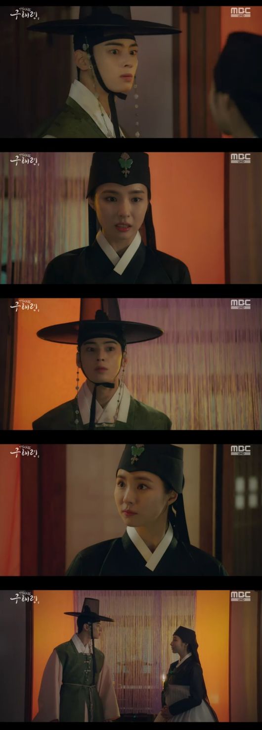 Park Ji-hyun first appeared in New Entrepreneur Koo Hae-ryong, and it was noticed that Shin Se-kyung would challenge the first lady of the Joseon Dynasty and meet the third reunion with Cha Eun-woo.Will Hae-ryeong (Shin Se-kyung) and Lee Rim (Cha Eun-woo) reunite again in the MBC Drama Koo Hae-ryong (directed by Kang Il-soo, Han Hyun-hee, and Kim Ho-soo) broadcasted on the 18th?Lee Lim (Cha Eun-woo) visited a signing ceremony where Hae-ryeong (Shin Se-kyung) impersonated his own name, Plum and recognized that he was a marine who he had met before.Haeryeong also recognized Lee Rim and covered his face, but he said, How many books did you sell while praising yourself for each new bookstore? Irim said, Is it fair to the subject of fraud?Hae-ryong said, I have a situation. Lee said, I am not the only person to apologize. Lee pointed to the readers who came to know that he was himself.The hearts of those people are sincere, even if you are trivial of my novels, said Lee. I can not play with a few of those money. He said, I will do it to them if I want to apologize.Hae-ryong publicly revealed his face and confessed, I am not a plum.Hae-ryong bowed his head, saying, I cheated you by pretending to be a plum, I am sorry.Irim looked at this from the side, and Irim revealed that there is a real plum teacher here.At this time, the plum and book were seized immediately, saying that it was a name, and the scene became a mess.The marine managed to avoid it, but Irim was caught. The marine returned home, suffering from guilt.Irim, who was caught in the money department, tried to run away, but failed, and recalled the sea, saying, I will break it, I will revenge.The next day, Irim visited King In, and the revelation of the Ministry of Finance revealed that the real plum was Lee Lim.Lee said, The books to appease the right mind, but the king took away everything related to the writing as well as the book.When I ordered him not to read a single book, Irim said, I will not put my writing back on the world, I will read and write. If I can not do it, I have nothing.That night Irim was in a nightmare. As soon as he woke up, Irim suffered from severe abdominal pain.He said, I should have petitioned to send a exile, he said, thinking that he should not break his name. I would have a job to do.She went to see Irim, and she asked why she had come, and she carefully asked if she had heard what she had done.I read your novel, a famous plum teacher, said Lee. I want to boast that my brother is a plum, but we have too much luggage.She leaned down and exchanged jokes with Lee.Lee Jin-eun granted permission for the first lady system, saying that the first lady will be in the past, and that the second lady will be officially a member of the presiding officer as a presiding officer.Rumors circulated that she was going to be a military officer, and the people were interested in the world is about to change. But they were all resting because of the marriage.In the meantime, Song Sa-hee (Park Ji-hyun) asked him to persuade him that he would be a star, which also caught the eyes of his deputies.As a result, Song Sa-hees first appearance was drawn, and Hae-ryeong was also shown to escape from the ruined wedding ceremony and to do so at a special time.On the other hand, The New Entrepreneur Gu Hae-ryong is the first problematic woman of Joseon () and the Phil full romance of Prince Irim,Capture the broadcast screen of Koo Hae-ryeong, a new employee