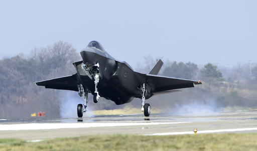 한국 공군 F-35A 전투기가 3월 29일 청주 공군기지에 착륙하고 있다. 방위사업청 제공