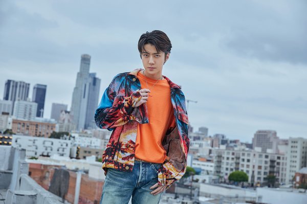 Group EXOs new unit, Sehun & Chanyeol (from EXO- SC, SM Entertainment), will unveil its new song stage today (19th) before the release of the debut album.Sehun & Chanyeol will be the first mini album triple title to be held at KSPO DOME in Seoul Olympic Park from today (19th) through EXOs fifth solo concert EXO PLANET #5 - EXpLOration - (EXO Planet #5 - Exploration - ), What a Life (War A Life), Bour You can do it. The first two-song stage will be released.In addition, Sehun & Chanyeols first mini album What a life will be released on various music sites at 6 pm on July 22, and includes a total of six songs from various hip-hop genres including triple title songs What a life, There is a faint, You can call, Sun, Roller Coaster and  (Mongolia).In addition, Sehun & Chanyeol will release a new image of attractive visuals through the official website and various SNS EXO accounts every day at 0:00, and also open a music video teaser video of the triple title song on the afternoon of the 18th.Sehun & Chanyeols first mini album What a life will also be released on July 22nd.