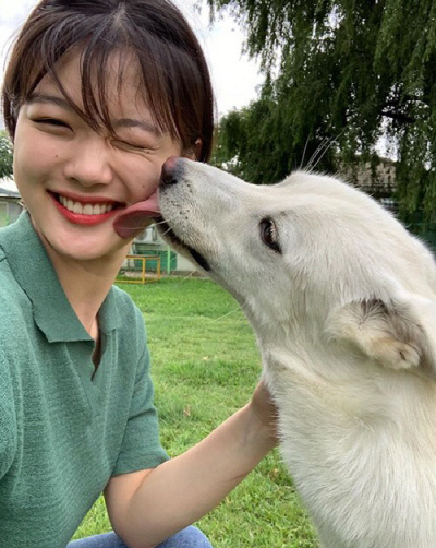 Actor Kim Yoo-jung, who appeared in the movie The Night of the 8th, revealed his current situation and showed charm.Kim Yoo-jung posted an article and a photo on his social networking service (SNS) Instagram   on the 19th, saying, I love you the most.Kim Yoo-jung in the public photo is having a good time with his dog.Kim Yu-jung, who is smiling with one eye slightly closed, is radiating a charming charm.Kim Yoo-jung will perform in the movie The Night of the 8th, which is scheduled to open next year.