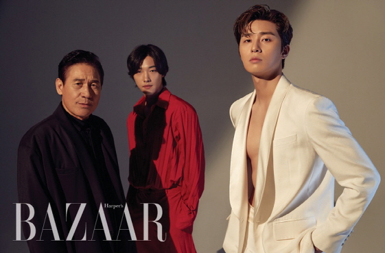 Park Seo-joon, Ahn Sung-ki, and Woo Do-hwan have released a picture of the charm of the movie Lion cast.Park Seo-joon, who catches the eye with his soft charismatic eyes, is expected to play the role of the martial arts champion Yonghu, who faces evil, and show a new acting transformation and action that is 180 degrees different from the previous one.Ahn Sung-ki, who conveys deep age and heavyness with his presence alone, will capture the audience with various charms from Lion to charismatic to warm appearance.Woo Do-hwan, who captivates those who see with sharp eyes, also amplifies curiosity that he will show new characters that he has not seen before.The Lion will be released on July 31.