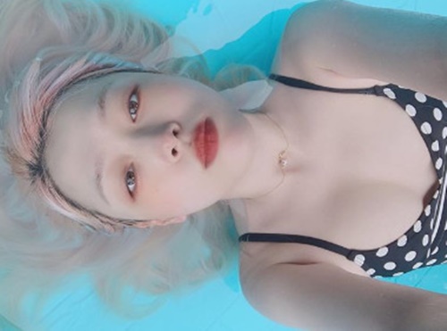 Singer and actor Sulli has released a swimsuit photo.Sulli posted photos on her 21st day with her instagram, including Why are you wearing a swimsuit, I wake up!, I want a green plum, Not, I buy a small pool, and I feel good.In the open photo, Sulli is wearing a dot patterned swimsuit and boasts a lovely atmosphere.Especially, his strange and charming pose and fresh beauty stand out.The netizens who saw this showed various reactions such as It is a real Goddess, Sulli is really pretty, and the big hit Sulli is the best.Meanwhile, Sulli is currently appearing on JTBC2 entertainment program The Night of the Devil.