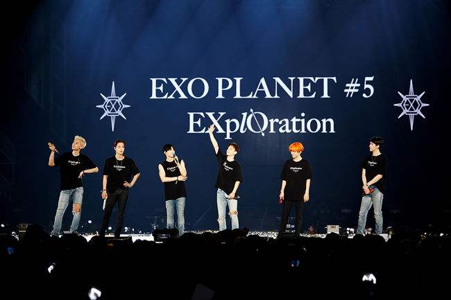 The group EXO and EXO El (EXO fan club) became one as Concert.On the afternoon of the 21st, KSPO DOME, Songpa-gu, Seoul, held EXOs fifth solo concert EXO PLANET # 5 - EXpLOration.EXOs Concert will be held six times from July 19-21 and 26-28, and will meet a total of 90,000 viewers, 15,000 per episode.The concert was the third performance, with members saying, Its the last day of our first week. Its starting from now on. Lets have more fun.On the day, fans filled the venue with yellow costumes, their own dress codes. The members said, I saw it on stage, but it looks like a cute chick.It is so cute. EXO said, I will show you a performance that will be kept as a good memory for all those who have been suffering from coming.Please look forward to it, he said.In this concert, which was based on the concept of exploration leaving with EXO, it attracted fans with various music and performances from EXOs various hits to EXOs first duo Sehun and Chanyeols new song stage.The guardian said of this Concert name, It means exploration, exploration, and our EXO is racing at first, and then it is led by some silver light to another planet.So I am exploring other planets now, and EXOel is with me. EXO opened its doors with intense performances from TRANSFORMER, Gravity and Sign, starting with the regular 5th title song Tempo.EXO members traveled around the venue and breathed with as many fans as possible.EXO members solo and unit stage were also followed.Baekhyun showed off his sweet vocals with the recently released UN Village stage, and Suho, who set up the Ill Go stage, surprised everyone with his surprise mask and abs.Chen also boasted a cool singing voice with the Lights Out stage.I was surprised, Baekhyun said of Suhos abs.I was impressed by my shoulder and forearm, and Chanyeol said, When I first came in, I thought that I was good and my body was good.It is a body of life. So Suho said, I will continue to maintain it. In addition, the unit stage of Chanyeol and Sehun, which will be on the 22nd, was also unveiled for the first time.The two, who sang What a Life and I can call, shot the fans tastes with sensual songs that fit in the summer.Kai was the first to unveil the Confession stage at Concert, and she gave off sexy charisma.Chanyeol and Sehun said of the new unit album to be released tomorrow, It will be released at 6 oclock tomorrow, but please love me a lot.It was good to shoot with Sehun and Onggi, but I thought I was happy to be with the members.Still, we want to tell you that we want to love you all because we are Wi A One for our album, Mr. Baekhyuns album, and the member album to come forward. Also on the scene, Lee Soo-man, general producer of SM, and Super Junior Lee Teuk were together. The members said, I met President Moon and President Trump a while ago.And then, seeing this, Miss Lee Soo-man said to us: You are jewels. Diamonds in jewels. And suddenly he sent a jab.It was a photo of me giving a CD to President Trump. It was a glorious place and it was a hard experience for me to experience in my life.Mr Lee Soo-man said he was also proud. EXO continued its hot heat with hit songs such as Power, Run, Addiction and Colmi Baby. Suho raised expectations by surprise EXO album in the future.We also have another EXO album, so if you want to give a light hint, it will come out this year. I am going to prepare for the next album while on a world tour.I will not come too late before winter. The encore stage started again with the fans unaccompanied TAKANG, and EXO finished the performance for 3 hours with Impair footprint and Ill be here stage.Finally, the members said, Thank you for keeping the place until the end and for giving me time today.Throughout the performance, your smile and happy expression seem to make us forget our hardship and tiredness.We have EXO at the center of all this, whether we are preparing for the album or preparing the personal schedule concert. Thank you for being the center of our EXO.There are many people, so we seem to be here.On the other hand, EXO will start a world tour starting with this Seoul performanceSM Entertainment