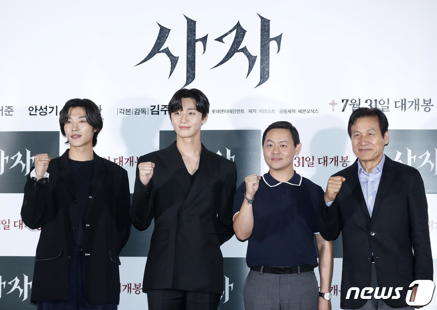 Lion fighting <p>Lionis a childhood lost my father back in the world for disbelief, but the man is a Fighting Champion Dragon weather(Park Seo-joon)family, the priest should have some(safe enough)to meet his special power you have to realize when whats happening to green work. 2019. 7. 22/</p>
