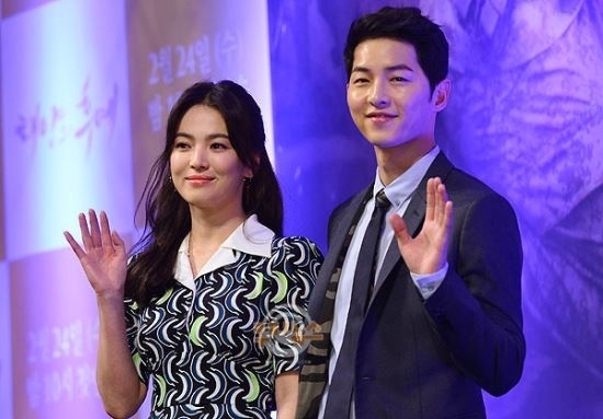 Actor Song Joong-ki (34) - Song Hye-kyo, 37, is married and has stood Gala Rizzatto after a year and nine months.According to Yonhap News, the Seoul Family Court said that the adjustment was made on the date of the divorce settlement of the two people held this morning.Although the details were not disclosed, it is said that it took less than five minutes for the two sides to agree on most of the details.Song Hye-kyo agency UAA said there was no alimony and property division.The two men denied the two-time romance after they had a relationship in the KBS2 drama Dawn of the Sun in 2016, and announced their marriage plan in July of the following year.In October of the same year, he held a ceremony at the Shilla Hotel in Jangchung-dong, Seoul.However, on the 27th of last month, one year and eight months later, Song Joong-ki said through his agency that the mediation process for divorce with Song Hye-kyo was proceeded.Within 30 minutes of Song Joong-kis announcement, Song Hye-kyo also admitted that he was taking a divorce process after careful troubles with his husband.Many speculative Jirashi also circulated about the reason why the two made the Gala Rizzatto clerk, citing the fact that the two people made their position with time difference and the subtle difference in the contents of the entrance statement.The two sides said they would take legal action against the spread of false facts.Less than a month after the divorce settlement application, the two became legally completely south.Song Joong-ki and Song Hye-kyo are focusing on their activities even after the fact of the breakup is known.Song Joong-ki is working on filming the movie Win Riho, while Song Hye-kyo is attending advertising-related events in China and other countries and is reviewing his next film.Song Joong-ki - Song Hye-kyo, a quick break in a year and nine months... there was no division of property