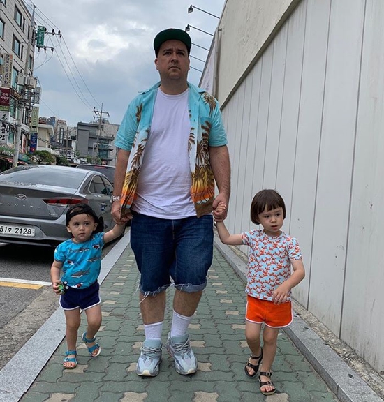 샘 이미지