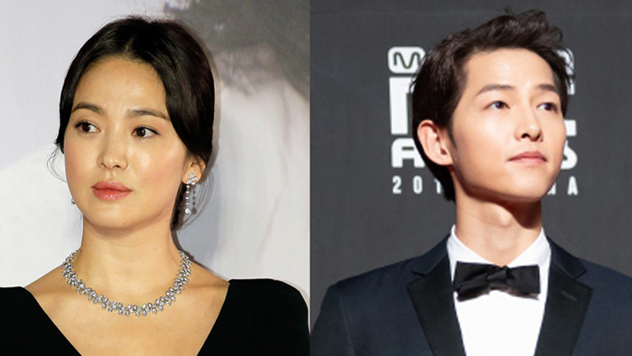 The divorce mediation between Song Joong-ki and Song Hye-kyo, who were loved by Hallyu star couple, was established today (22nd).They were legally South in 21 months of marriage.Yes, the Seoul Family Court said today (22nd) that the divorce mediation between Song Joong-ki and Song Hye-kyo has been established.Judge Jang Jin-young, the 12th judge of the Seoul Family Court, opened the divorce date of the two people at 10 am today and heard the opinions of both sides on the mediation.The family court explained that the divorce settlement was established immediately after the date of the mediation, but the details of the mediation can not be revealed.However, Song Hye-kyos agency, UAA, said that both sides have completed the mediation process by divorce without alimony or property division.The two men are presumed to have agreed smoothly without any conflict, without arguing about property division and alimony in this divorce settlement.Divorce mediation is a procedure in which a couple divorces after court mediation without going through a formal trial.If the two sides agree on the mediation and the mediation is established, it will be effective as the final decision was made.Song Joong-ki filed for divorce mediation against Song Hye-kyo on March 26, but the two men became South after 26 days of filing for divorce mediation.Song Joong-ki and Song Hye-kyo, who had a relationship with the drama Dawn of the Sun and became lovers, announced their devotion and marriage plan in July 2017.Since then, the two have married at the Shilla Hotel Guest House in Jangchung-dong on October 31 of the same year, but the marriage relationship ended in court in a year and nine months.So far, it has been confirmed at the Seoul Court Complex.Articles and tips: Katok/Line jebo23end