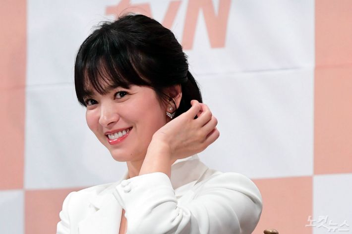 On the 18th, before the divorce settlement application was established, Hong Kongs magazine Tatler released the interview with Song Hye-kyo and Monaco.Tatler began his interview with Song Hye-kyo, introducing her as one of the most popular Korean actresses in Asia.When asked how he would decide which project to carry out when he was working, Song Hye-kyo said, It is only because it was planned or not planned to come to me or not. I learned that this is true that any project in my life is applied.Timing was right, he added. Destiny comes without much effort, and it just happens.Song Hye-kyo also said of future plans: Im going to have some personal time this year, I need my own time, Ill be relaxed.I think we will start a new project next year, but nothing has been decided yet, he added.On the other hand, Song Hye-kyo ended his marriage about a year and nine months after he married Song Joong-ki in the century according to the divorce settlement of the Seoul Family Court on the 22nd.On this day, Song Hye-kyos agency UAA Korea announced the establishment of divorce settlement and said, There was no separate data and property division.Song Hye-kyo has continued its activities by promoting advertisements in foreign countries and other countries; it has been reported that he is currently considering appearing in the film Anna.Hong Kong Magazine Tatler to comment on future plans
