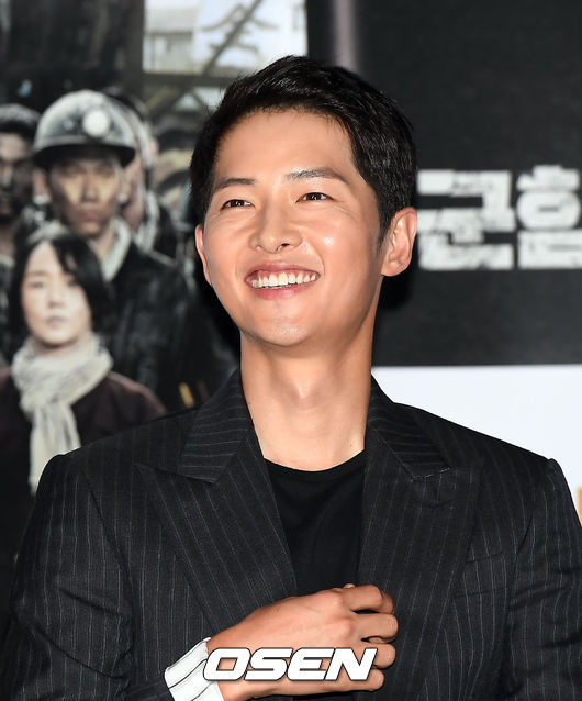 Actor Song Joong-ki and Song Hye-kyo have gone their separate ways after the divorce process.It is time to look more at the move as an actor, not a private life to Li Dian, as two people who turned to the perfect Ellen Burstyn in a star couple who were tied together again.The 12th solo housework (chief judge Jang Jin-young) of the Seoul Family Court opened the date for the divorce mediation of Song Joong-ki and Song Hye-kyo on the morning of the 22nd.The court proceeded privately, and established the mediation; this made Song Joong-ki and Song Hye-kyo legally perfect Ellen Burstyn.Song Joong-ki and Song Hye-kyo, who shocked all World Korean drama fans as well as Korea with a sudden divorce announcement on the 27th of last month.At the time, both sides emphasized the rapid resolution and conclusion of the noise-free process, stating that divorce is already agreed upon. As proof of this, the two completed the divorce process in 27 days after the application for mediation.Since the singer became popular as a syndrome class in 2016 as a descendant of KBS 2TV Sun and was reborn as a couple in real lovers, the two have been more talked about as song couple than individual actors Song Joong-ki and Song Hye-kyo.As well as the popularity of the work, it was a big star, so the meeting itself attracted a big topic to the public.However, divorce has led to their own path, and the need to consolidate individual filmography and individual movements of Song Joong-ki and Song Hye-kyo is emerging.Both of them were perfect stars, from appearance to acting, in order to have a gap or to finish with a private divorce.As if they recognized this, even after the divorce application was reported, the two sides continued to work on the planned official statue without change.On the day of receipt of the application for adjustment, he watched the play with his next work Win Riho fellow actors and gave a simple greeting to the audience who recognized him.It also decided to appear in the film Bogota, which is directed by Kim Sung-jae and is well-known as Colombian All Location, making him expect another piece (only reporting).The TVN drama Asdal Chronicle, which has already been filmed, is in the process of broadcasting part 3.Song Hye-kyo, meanwhile, was cautious about his next film; instead, he moved around World countries to raise his status as a beauty and actor representing Korea.He attended the event held at the Hainan Sanya International Duty Free Shop in China on June 6, and recently attended the jewelry brand event in Monaco.In response, a Hong Kong magazine released an interview with Song Hye-kyo in Monaco on Wednesday; Song Hye-kyo did not comment on the divorce.Instead, I want to have some personal time this year, I need Alones own time; the new project (the new work) is being cautious.So, after breathing in the second half of the year, expectations for the next work to be selected increased.The public is also paying attention to the actions of Song Joong-ki and Song Hye-kyo, who have completed all legal procedures.It is a top star and a loudly known issue, so I can not go back to things that have not happened at all, but the reaction is that I do not have to hang on to what is already done.Even if a little disturbance continues, interest in Actor Song Joong-ki and Song Hye-kyo will continue for a longer time.After all, even in Li Dian, who will become a star couple, Song Joong-ki and Song Hye-kyo are one Actor invariably.There is no change in each of their work, which should bring joy and sorrow to the public with acting and flawless visuals.People are waiting for two stars to make all of their recent work a past work with their outstanding next work.