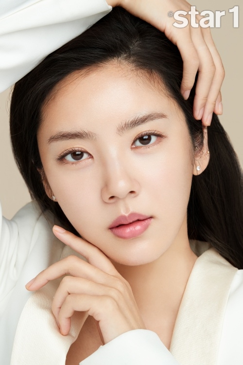 Son Dam-bi, who is about to make a comeback in the CRT in three years, has performed at-style and Beauty pictures.On the 23rd, Son Dam-bi showed off his allure with a variety of makeup looks ranging from natural base to intense red lip.In addition, I want to be recognized as a character who can only be played by Son Dam-bi. Ten years have passed since I turned to an actor, but the color glasses of singers still remain.I want to be recognized as acting, showing a steady good appearance, he said, adding, The higher the audience rating, the better. I will work hard with my determination to exceed 20 percent.On the other hand, interviews with Beauty pictures containing various faces of Son Dam-bi can be found in the August issue of At Style.Photo: At Style