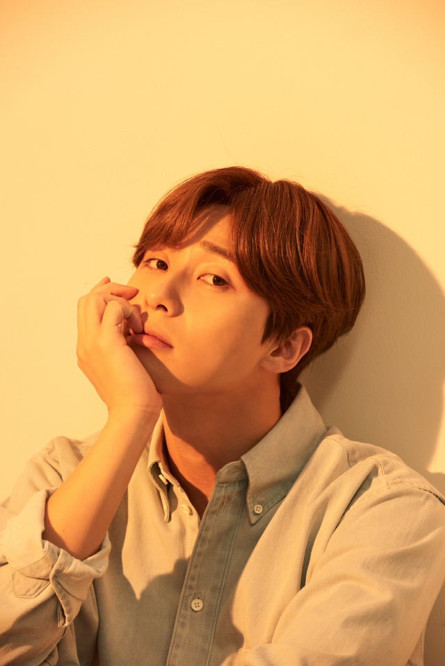 Ive always been worried about whether Im going to be such a bowl, although its the first one-top star on screen since my debut, said Actor Park Seo-joon, 31,Park Seo-joon, who played Park Yong-hoo, a martial arts champion who faced evil in the mystery action movie The Lion (directed by Kim Joo-hwan, produced by Keith).He met with Samcheong-dong, Jongno-gu, Seoul on the morning of the 24th and reported the behind-the-scenes episode and recent news about lion.Lion is the second meeting of Park Seo-joon, who emerged as a biggest with director Kim Joo-hwan of Youth Police who has performed at the theater in the summer of 2017 with a total of 5.65 million viewers, and Actor Ahn Sung-ki and Blue Chip Udo Hwan. Buster.In Korean movies, new exorcism materials, bold genre attempts, intense fantasy and actionThe mixed lion became Koreas Constantine (05, directed by Francis Lawrence) and became the second runner to become the spotlight after the tentpole market, this summers theater, Naratmalsami (directed by Cho Chul-hyun).In particular, Park Seo-joon, who has been transformed through lion, is expected to capture female audiences with the opposite charm to the characters that have been introduced.Park Seo-joon, who has become a hot star after leading the success of TVN drama Why is Kim Secretary and entertainment Yoon Restaurant 2 following the big hit of Youth Police, is a person who keeps a deep wound in a blunt and strong appearance in Lion.It is expected that another life character will be created, such as Ahn Sung-ki, the priest of Kuma who chases evil, the latest priest of the assistant Kuma priest of Anshinbu (Choi Woo-sik), and chemistry as well as delicate emotional acting, and perfecting the hardness action directly to express the character.Park Seo-joon said, The biggest burden when I start to play the main role is Will I be a vessel to lead this scene well?I think that the scene should be fun and the scene should be good in order to have good results. I am always focused on the field because I am in a position to be shot, and I am always receiving a share of the lead.I think the part about box office is one of the Actors that I act on when I see it as a whole movie: there is a personal part, but not all of it is to feel burdened.I think I know the movie because Im trying to do my part well, but I think its a big deal to open it anyway.I dont know whats going to happen. Im looking forward to it. Im looking forward to it.In this work, I am the main roll, but I do not feel it. I call it from around me to the one-top, and I feel it every time, but I do not move around it.I did not think that the relationship with the people around me was a one-stop idea in the movie. I tried to take the flow in my acting without missing it. The Lion is a film about a martial arts champion meeting a priest in Kuma and confronting a powerful evil () that has confused the world.Park Seo-joon, Ahn Sung-ki, Udohwan, etc., and director Kim Joo-hwan of Youth Police caught megaphone.
