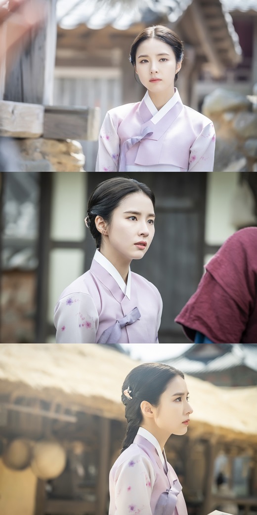 Actor Shin Se-kyung boasted a unique character digestion in the new officer Na Hae-ryung.The MBC drama Na Hae-ryung, which took off its veil on the 17th, took the top spot of the real-time search term on the portal site immediately after the broadcast, and received the attention of viewers and showed the expectation of the second half of this year.The background is by far Shin Se-kyung, who plays the woman who will turn Hanyang in the play.Especially, the most important thing to pay attention to is that it is a fresh character who breaks the stereotypes that have been accumulated in the meantime.When I think of the female image of Joseon in the 19th century, I think of the first thing that emphasizes family such as marriage, inner life, and parenting.But Na Hae-ryung lives the opposite of women at the time, and despite her age of being over the horn, her concern is only a new culture.Na Hae-ryungs room, which proves this, is filled with newspapers that were not easily seen in the era, such as alarm clocks, globes, telescopes, and other people who enjoy reading books from the West, such as Don Quixote and The Sadness of Young Werther.Especially, even in the unfairness, the courage to speak up the right values ​​aloud and the determination to take the Ada Lovelace star examination instead of a gentle marriage can confirm the enterprising aspect of Na Hae-ryung.Na Hae-ryungs pride, which is not conforming to a given fate but changing independently, gave the viewer an exciting catharsis.Shin Se-kyungs new transformation, which showed a high synchro rate with the character, was perfect.The hard wick hidden in the soft appearance, the voice that feels the pulpit, and the expression that changes naturally according to the emotion.His three-dimensional and delicate inner acting captured viewers in just four episodes by vividly drawing Na Hae-ryung, who would be reborn as the first Ada Lovelace ().Shin Se-kyung, who gave both the creepy thrill and the thrilling fun every time he appeared, is more than ever.Meanwhile, Na Hae-ryung is broadcast every Wednesday and Thursday at 8:55 pm.