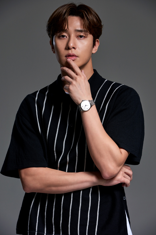 The Experience of Various Emotions Acting in the movie LionPark Seo-joon, 30, is a hot big-time actor on the CRT and screen recently.Starting with She Was Pretty (2015), Ssam, My Way (2017), Youth Police (2017), and Im Going to Meet Now (2018).It comes up when he appears regardless of the amount.The Parasite (2019), which recently surpassed 10 million viewers, also made headlines, and Why would Secretary Kim do that, which last year ended, also made headlines by breaking the audience rating of 10%.TVN Yoon Restaurant 2 was filled with the love of disassembled viewers as a hot blood alba.He has become a big Top Model as an Actor of a sincere and decent youth image.The lion (director Kim Joo-hwan), starring him, is a mystery action that makes his spine cool with the fact that a fighter who lost his father meets Kumasa and has a final confrontation with the evil messenger who disturbs the world.It became the second time that he met with director Kim Joo-hwan, who brought in 5.65 million people with his debut film Youth Police two years ago.Park Seo-joon plays the martial arts world champion Yonghu, a man who has been distrustful and grudged about the world after losing his father in an accident of injustice as a child.In addition to delicate emotion, it also digested from fighting to wire action.Kim wrote the scenario thinking about what he wanted to pull from Park Seo-joon.After the release of Youth Police, Kim and Park Seo-joon talked about lion.Park Seo-joon, who met at a cafe in Samcheong-dong, Seoul on the 24th, said, I believed in the bishop and appeared. I thought I could show a variety of movies, and expressing various emotions was also attractive.Park Seo-joon came up with an idea by talking to each other: Father An and the beer-drinking god were born during the shoot.The public likes the humorous and pleasant appearance of Park Seo-joon in the work, and they chose a character who was serious and laughed out of wanting to break this image.Occult Fantasy is a genre that is a good genre. He has seen related genres since he was a child. He said that it is an honor to appear in such a hero.I couldnt imagine how the genre would come out of the movie, it was just the director.He focused on making bodies for the martial arts character, playing the role of Ssam My Way martial arts player, and he was solid at the time, and the process of making bodies was easy because of his experience.The film has a strong drama, and it also features paternity, a favorite material in Korean films. What kind of son is Park Seo-joon? Hes a blunt son, but he tries to express it.As time goes by, I change my mind to look at my father. If I was dissatisfied in my twenties, I am sorry now and I want to do well. The Lion focuses on the drama of Yonghu; emotional acting, such as Yonghus wounds, anxieties, and past, was also essential; imagining the growth process that doesnt appear in the film to understand Yonghu.Ive described the space and fashion of the dragon as black (black). Ive also studied how I feel when I treat people.I also cared about the gaze of Yonghu looking at the priest. The film has a narrative style. It is typical to explain the past of the early days of the drama.Park Seo-joon confessed, I personally like narratives, and because I can get the characters deep, it is a point where the favors can be divided according to the viewer.It is the role of the protagonist not only the actors but also the person who can make the scene harmonious, he said. I am still lacking, but I am trying to act.At this scene, I learned from watching the presidential boat Ahn Sung-ki. Two breathing of the play makes me laugh.Director Kim Joo-hwan had a wedding at the cathedral, and the priest who was officiating at the time was well with Mr. Ahn Sung-ki, who always laughed at the scene and gave the cast and crew a lot of support.I was surprised to see that the ambassador was never wrong. Hes a very thorough man. Im very lucky to meet Ahn Sung-ki.Actors in charge of the Bumaja in the film performed an impressive act; Park Seo-joon also praised their efforts.The actors who tried to express their external appearance, he said, even though it was a difficult act, I did my best. It was a creepy act.The last episode and Jisins action scene are highlights of the movie. Its taken about five days. The bulk action with LED lighting on its hands is a unique visual.Thanks to LED lighting made considering various variables, it was easy to imagine and act bulk.Udohwans special makeup as Jisin is quite unconventional: Park Seo-joon said: Mr Udohwan has suffered a lot.It was a hard shot, but I was respectful to finish shooting without any color. I want to do Top Model in the villain Mr. Udohwan.But when I saw Mr. Udohwans face, I thought I could not digest it. Mr. Udohwans charm was well suited to the character. The film stars Park Seo-joons best friend, Choi Woo-shik; Park Seo-joon has made a special appearance in The Parasite starring Choi Woo-shik.We filmed each other in wonder, Park Seo-joon smiled.Kim said he envisioned a sequel story before the movies release: The so-called lion Universe.The director would have envisioned it all, Park Seo-joon said, laughing, if the casting offer comes, I want to appear.Park Seo-joon has been a good performer in recent works and is called the mainstream. He lowered his body to the moment of pride when asked whether it was the mainstream.I dont give myself a generous score, but Im a hard worker. Its important to be good. Im going to be someone who can meet expectations.Regarding the drama and the part that plays an active role in crossing movies, I want to appear in various works as long as they have different charms and strengths. I cant do it because I want to do it, I dont feel pressured first by seeing it, I choose a confident piece that I can do well.Park Seo-joon is also a sight to see. Kang Dong-won, Kim Jae-wook and Kim Nam-gil have become the hot topic in their works.Park Seo-joons priesthood suits Actor well, even though its not authentic. The scene of changing the priesthood suits is a solid figure.When asked about Won Bin, Uncle, he said, I have a different face.