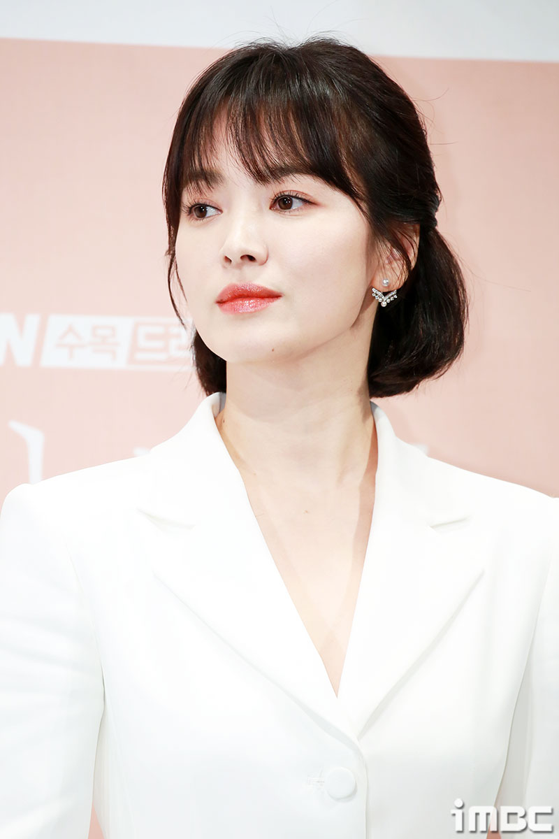 Actor Song Hye-kyo submitted a complaint to a number of malicious comments and rumors.The agency said, We have filed a complaint with the Bundang Police Station for the first time with a large number of distributors who have completed the collection of evidence of malicious acts, clear false facts, and malicious slander and abuse in relation to Song Hye-kyo. We will proceed with criminal charges against all of them as soon as evidence is obtained for the rest of the community, comments and YouTubers. We have appointed Kim & Changs legal office as a legal representative on June 28 and have been preparing for legal action, he said. We will respond hard without any prestige or agreement. He said.Finally, Song Hye-kyo has been making false statements and malicious profanity, and falsifying and spreading things that can not be imagined at all, and it is not only exceeding the level of social acceptance but also causing unbearable suffering to the parties. We will continue to strongly respond to the act of mass production and spread of rumors by exploiting anonymity I hope that the writing will no longer hurt people and suffer. Song Hye-kyo has made a relationship with Actor Song Jung-ki through KBS2 Dawn of the Sun which ended in April 2016, and announced his marriage in July of the following year and married in October.However, the two announced last month, and on the 22nd, the divorce of the two was established and became legally south.iMBC  Photo iMBC