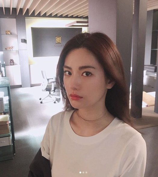 Nana posted several photos on her SNS on the 24th with the phrase heat careful.In the open photo, Nana is taking a break with the fan wind at the Justice set shooting site.With a black overfit jacket and beige pants, the sophisticated beauty also catches the eye.The fans who responded to the photos responded such as I am looking good, Nana Fighting and so on.On the other hand, Nana is appearing on KBS2 drama Justice which was first broadcast on the 17th.Justice is a social thriller that digs into the hidden back of Korean VVIPs as Lee Tae-kyung, a corrupt lawyer who traded with the devil for revenge, and Song Woo-yong, a man who became evil for his family, hit the middle of the actresss serial disappearance.Nana is playing a role as Seo Yeon-a, the third prosecutor of the Seoul Central District Prosecutors Office.
