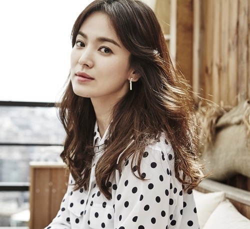 Actor Song Hye-kyo filed a complaint against rumors and evil people related to divorce.According to the police on the 25th, Song Hye-kyo filed a complaint with the Bundang Police Station on charges of defamation and insult due to timely false facts.Song Hye-kyos agency, UAA, said, We have filed a complaint with the Bundang Police Station for the first time, with a large number of distributors who have completed the collection of evidence on malicious acts, clear false facts, and malicious slander and profanity.We will also file a criminal complaint against the rest of the community, comments, and YouTubers as soon as evidence is secured.The UAA also said that it had appointed Kim & Changs law office as a legal representative on the 28th of last month.The UAA said, We will respond hard without any settlement or agreement, he said. We will repeat that we will proceed without agreement even in the second legal response following this measure.Song Hye-kyo and Song Joong-ki have been reported to have been divorced in a year and eight months after marriage, and have been suffering from various malicious comments and rumors.Song Joong-kis agency also said it would respond to the spread of rumors.The divorce mediation of the two was established on the 22nd, and the two became completely south of the country in a year and nine months of marriage.