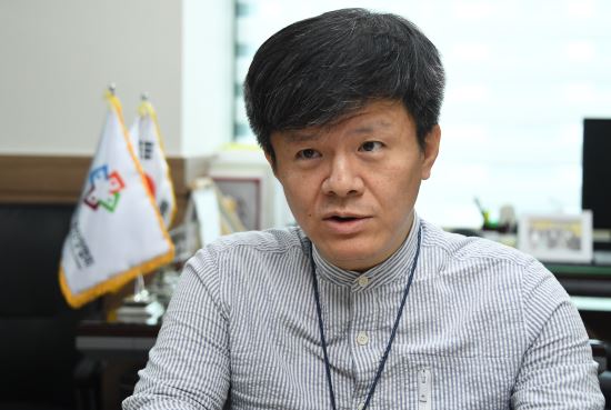조호근 한국장애인고용안정협회 국장이 24일 서울 영등포구 이룸센터 사무실에서 국민일보 기자와 인터뷰를 하고 있다. 최종학 선임기자