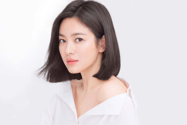 Actor Song Hye-kyo, 37, sued netizens who posted malicious comments.We will respond hard without any prior agreement or agreement, he added. We will proceed without agreement even in the second legal response following this measure.The act of falsifying and spreading false articles and malicious profanity that are completely unfounded, and things that can not be imagined in the future is continuing, and it is not only exceeding the level of social acceptance but also causing unbearable suffering to the parties, he said. In the future, we will continue to strongly respond to the act of mass production and spread of rumors by abusing anonymity. I hope that this will stop the act of hurting and suffering people by writing anymore. Meanwhile, Song Hye-kyo and Song Joong-ki (34) developed into lovers through KBS 2TV drama The Generation of the Sun (2016). They married in October 2017 and divorced after a year and eight months.As it was announced earlier that Song Joong-ki had first applied for divorce mediation, it was suggested that Song Hye-kyo is responsible for divorce.In addition, when Jirashi spread, such as Song Hye-kyo had an affair with Actor Park Bo-gum (26), who had a breath in the drama Boyfriend, Song Joong-ki and Park Bo-gums agency Blossom said, It is not true at all.We will respond to the law, he warned.