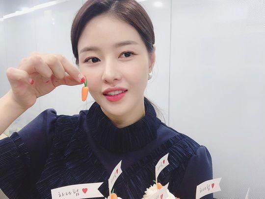 Actor Park Ha-na has celebrated her 35th birthday.Park Ha-na posted several photos on his Instagram on July 25 with an article entitled Always excessive love to me lacking.Inside the photo was a picture of Park Ha-na with a cake she received; Park Ha-na smiles brightly at the camera.The white skin without any blemishes makes Park Ha-nas innocent charm stand out.Fans who saw the photos responded by saying, Happy Birthday, Always pretty, and Happy Birthday; Everything You Want to Do.delay stock