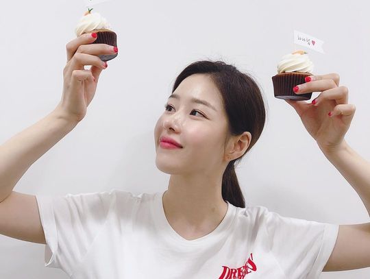 Actor Park Ha-na celebrated his 35th birthday.Park Ha-na posted several photos on his instagram on July 25 with an article entitled Always excessive love to me who is lacking.The photo shows Park Ha-na with a cake that she received as a gift. Park Ha-na smiles brightly at the camera.Fans who saw the photos responded by saying, Happy Birthday, Always pretty, and Happy Birthday; Everything You Want to Do.delay stock