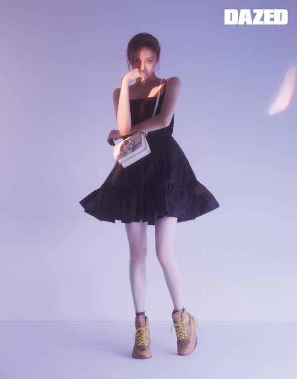 <p>Actor Lee Sung-kyung In this dimension, a different atmosphere had.</p><p>British license fashion & culture magazine ‘business world & country fuse guard 2019 8 June through Lee Sung-kyung along with a pictorial to the public.</p><p>Lee Sung-kyung is a Model native to superior to other trucks but proud, and, Black Panther&White mono color combination items to fully digest. Whiteness of a bury or White color mini dress in Logo points into decorative strap sneakers with a casual charm, while ruffled detail White top and leather skirt, worn here in silver glitter decorated with mono-color sneakers to wear pure atmosphere was. Another photoshoot in the Black Panther mini-dress with crystal detail bag listen to include, and here hi-top sneakers for a unique style.</p><p>Meanwhile, Lee Sung-kyung and data business, we are together for the photoshoot and interview, days download Lok homepage and SNS, through YouTube you can check. Lee Sung-kyung this offer 2019 F/W collection, including all Jimmy Choo products nationwide and in offline stores you can meet.</p>