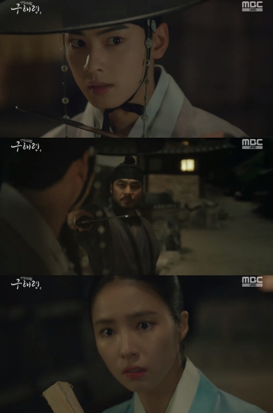 The new officer, Na Hae-ryung, pretended to be an inner tube while Jung Eun-woo was reunited with Shin Se-kyung in the palace.In the 7th and 8th MBC drama Na Hae-ryung, which was broadcast on the 25th, Lee Rim (Jung Eun-woo) was portrayed as an insider in front of Na Hae-ryung (Shin Se-kyung).On this day, Irim accidentally encountered Na Hae-ryung in the palace, who was wandering the road within a forbidden area, and Irim said, Have you become a woman?One official goes around the civil war. The Ministry of Finance will judge whether it is a crime or not. Na Hae-ryung hurriedly blocked Irims mouth with his own hand and said, What will you do to send me?Irim, who was embarrassed, looked like he felt a nervous expression and grumbled, Where dare you touch it?And Irim said, I have no intention of sending you away. You have done me wrong or two.I ignored my promise last night and made me wait for a few hours. In particular, while Lee Rim and Na Hae-ryung were in a quarrel, Husambo (Seongjiru) appeared.Irim tipped Heo Sam-bo as a fake plum on the old Na Hae-ryung, when the Nine came running to call it.Sejo of JoseonMama is asleep. In there. Hes just gone for a walk and hes asleep.Sejo of JoseonMama, he said, hiding the identity of Lee Rim.Hussambo later said, What kind of guy is that GLOW, the worlds lightest-mouthed GLOW that has been blown hes a plum to people, and find out what the GLOW is to identify Mama.One morning, the rumor that plums are Sejo of Joseon will spread across the sea to Cheongguk. In the end, Irim hid the fact that he was a sejo of Joseon to Na Hae-ryung.Furthermore, Lee impersonated himself in front of the old Na Hae-ryung and met the old Na Hae-ryung again in the name of the Sejo of Joseon.Hussambo was sitting in the seat of Chuck Irim, the Sejo of Joseon, and Na Hae-ryung asked, Why do you find me?Lee said, I am saying that you have informed your sins. He pretended to convey the words instead, and Na Hae-ryung explained, It came into the meltdown in the morning.Lee said, I will say I will break the name soon with my heart. Na Hae-ryung prayed, I forgive you.But Irim stopped Na Hae-ryung from saying, If you want to receive it, you tell me to follow what I tell you.Irim was delighted to clean the old Na Hae-ryung, and Na Hae-ryung finally stepped on the feet of the old.Irim was angry, saying, Is this a mistake? And Koo Hae-ryung warned, I will do it.On the fact that Irim is an inner tube, Koo Na Hae-ryung said, I am sorry for the abusing of the plum novel.At that time, I thought that the good-looking Sunbi was wasting paper by writing a novel, and I wanted to feel the affection of men and women. Irim was also threatened by a man with a sword, and he shouted, I am the Sejo of Joseon, the prince of Joseon in this country. Can you really hurt me?At this time, Na Hae-ryung was watching Lee Rim and he became aware that he was a Sejo of Joseon, raising the tension of the drama.Photo = MBC Broadcasting Screen