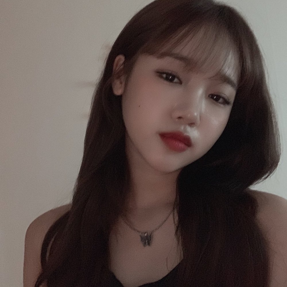 Choi Yoo-jung boasted a sleek jawline after losing 9kgGroup Weki Meki member Choi Yoo-jung tweeted on July 26, Keeling (Weki Meki official fandom name) starts today with a strong day. Aza.Good morning, and shared four selfies with the phrase.In the photo, Choi Yoo-jung is wearing a black nash and has a languid look, followed by a wink or a lip-spreading visual.han jung-won