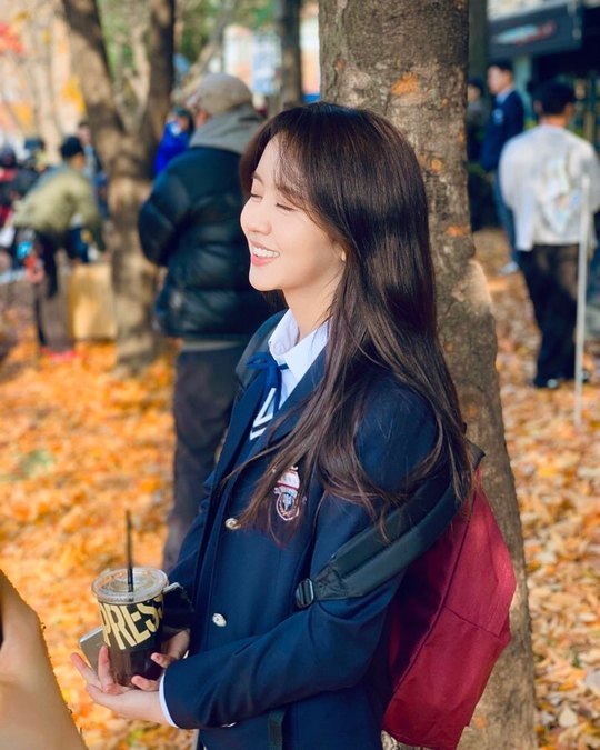 Actor Kim So-hyun has released the Netflix drama If you like it, you will be heard.Kim So-hyun posted a picture on his instagram on July 26 with an article entitled Kim Jo-joThe photo shows Kim So-hyun in a school uniform. Kim So-hyun smiles with a drink in his hand.Kim So-hyuns white-green skin and slender jaw line make her beautiful beauty more prominent.The fans who responded to the photos responded such as It is really beautiful, I love you and I thought it was an angel.delay stock
