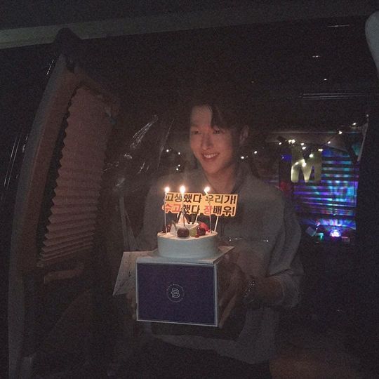 Jang Ki-yong Search the world End is a sad visual Thank you for love Actor Jang Ki-yong has released a photo of the TVN drama WWW End Memorial.Jang Ki-yong posted a short end testimony and photos on his Instagram on July 26.Jang Ki-yong said, I sincerely love you for loving our drama Enter the search term www.I could finish the film safely for your interest and love. Thank you again and I love you.I love you one last time; good bye Mogun, he wrote.The photo shows Jang Ki-yong with a bouquet of flowers; Jang Ki-yong smiles brightly at the camera.Jang Ki-yongs warm visuals catch the eye.The fans who responded to the photos responded such as cute, I have been doing my best, Hello, Park Morgan.delay stock