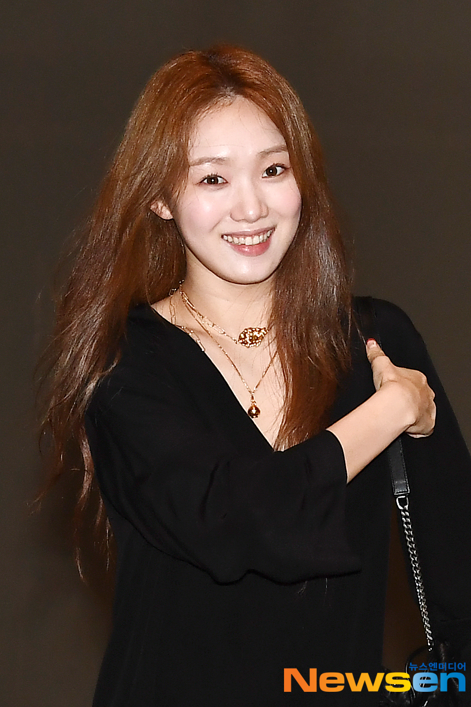 Actor Lee Sung-kyung (LEE SUNG KYOUNG) departed for Philippines Manila on July 26 at the Incheon International Airport in Unseo-dong, Jung-gu, Incheon to attend the schedule of LEE SUNG KYOUNG 1st FANMEETING IN MANILA .Actor Lee Sung-kyung (LEE SUNG KYOUNG) is leaving for Philippines Manila with an airport fashion.exponential earthquake