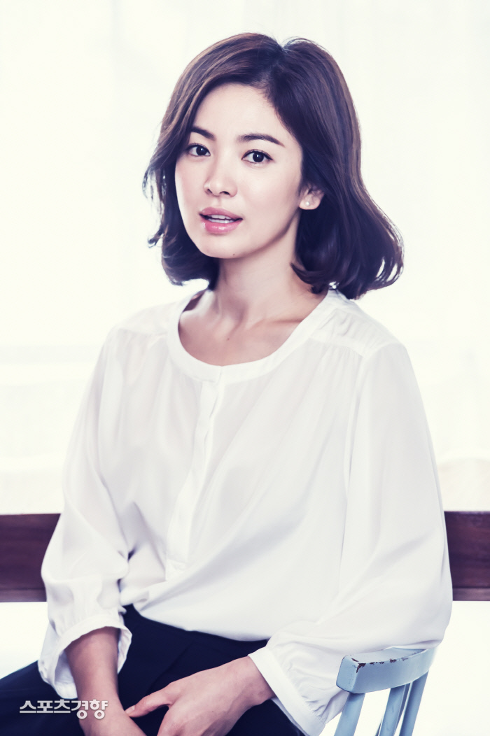 Actor Song Hye-kyo, 37, who recently completed the divorce process with Song Joong-ki, sued some netizens.We filed a complaint with the Bundang Police Station on the same day against a number of people who have been clearly accused of defamation and insulting false facts, said Song Hye-kyo, a UAA agency. We appointed Kim & Chang as a legal representative and have prepared legal action on the 28th of last month in connection with the complaint, he said.We have filed a complaint with the majority of the people who have completed the collection of evidence on malicious acts, clear false facts, and malicious slander and abusive language in relation to Song Hye-kyo, he said. We will also file criminal charges against all the others as soon as evidence is available to the online community, comments, and YouTubers.The agency also announced its hard-line policy.We will respond hard without any goodwill or agreement, the UAA said. We continue to fabricate and spread unfounded false articles, malicious abuse, and things that can not be imagined, and this is not only beyond the level of social acceptance but also suffering unbearable pain to the parties.Finally, the agency said, We will continue to take legal action against the act of misusing anonymity and indiscriminately mass-producing and spreading rumors. We hope that the writing will no longer hurt people and suffer.On the other hand, the 12th deacon of the housework of the Seoul Family Court (Jang Jin-young, the chief judge) held the date of the divorce mediation of the two privately and established the mediation.