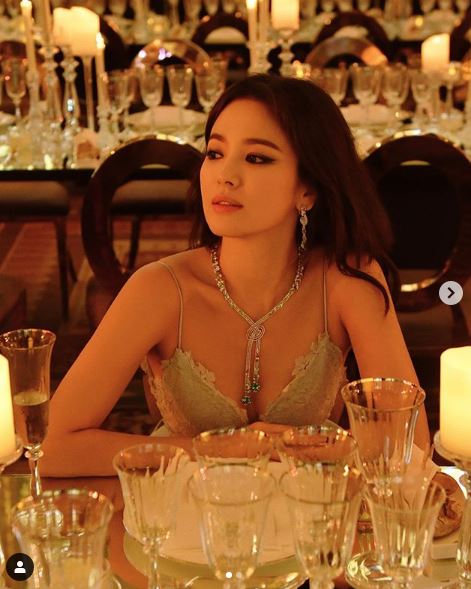 Actor Song Hye-kyo shows off her dazzling beauty in MonacoSong Hye-kyos make-up The Artist wrote on his instagram on the 25th, Shome Gala Dinner Event. Shining Shome Jewelry and a brilliant sister, Shome Opening Event.Opening Event Before the Clock and so on.Recently, Song Hye-kyo attended events such as the French jewelery brand Shome exhibition in Monaco as an Asian ambassador.The netizens are I love you, God Hye Kyo, I love you, too ..., It is really the best, My beauty is crazy, It is great, It is more dazzling than jewelery,  It is not a pretty world .. and It is a beautiful world. On the other hand, Song Hye-kyo was divorced with Song Jung-ki on the 22nd, and became a South Korean in a year and nine months of marriage.Song Hye-kyo said on the 25th that he filed a complaint against a large number of people who were clearly accused of defamation and insults in the Bundang Police Station on the 25th when rumors and malicious comments were made during the divorce process.Photo Song Hye-kyo Makeup The Artist SNS