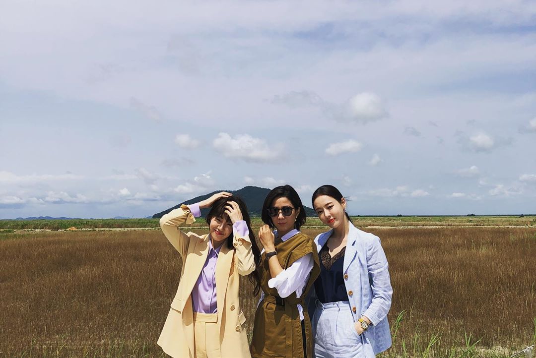 Im Soo-jung said goodbye to Batami, Gumble U.S.On the 26th, Im Soo-jung posted several photos on his instagram with Thank you, Batami Hi. And, my Morgan Hi. #Input search words WWW.In the photo, Im Soo-jung is wearing a purple silk blouse and looking somewhere, or staring at the camera with a script.In addition, it is shown that other actors and staff stand side by side and celebrate the last shooting.On the other hand, TVN drama WWW, which Im Soo-jung appeared in, ended on the 25th.Photo = Im Soo-jung Instagram