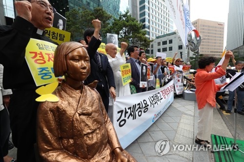 í­ë¨ì° 'ì¼ë³¸ì ì¬ì£ì ê²½ì ë³´ë³µ ì¤ë¨ ì´êµ¬ (ìì¸=ì°í©ë´ì¤) ê¹ëí ê¸°ì = í­ì¼ëë¦½ì ì´ì ìë¨ì²´ì°í©(í­ë¨ì°) ê´ê³ìë¤ì´ 23ì¼ ìì¸ ì¢ë¡êµ¬ ì ì¼ë³¸ëì¬ê´ ììì ê¸°ìíê²¬ì ì´ê³  ì¼ë³¸ì ê°ì ì§ì© ì¬ì£ ë° ê²½ì ë³´ë³µ ì¤ë¨ì ì´êµ¬íë êµ¬í¸ë¥¼ ì¸ì¹ê³  ìë¤. 2019.7.23 superdoo82@yna.co.kr