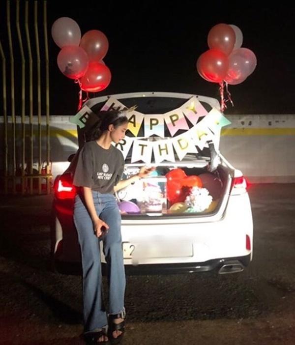 Actor Shin Se-kyungs birthday party certification shot was released.On July 29, Shin Se Kyung posted a picture on his SNS with an article entitled Thank you.In the open photo, Shin Se Kyung is taking a certification shot leaning on a trunk of a vehicle with a surprise gift and balloon decoration prepared by his acquaintances.Especially, Shin Se Kyungs superior ratio sitting on the car catches the eye.On the other hand, Shin Se Kyung is appearing in the MBC drama New Entrepreneur Koo Hae-ryong as the main character.