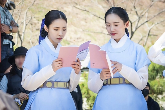 <p>A new pipe to the command fly to the female public.</p><p>MBC every new pipe to command(scripted by Kim Lake / rendering the river water, Han Hyun-Hee / fabrication green snake media) side 7 29 can stimulate viewership 1 to commemorate the shooting scene, the cut was introduced.</p><p>Shin Se-kyung, Cha Eun-woo, Park kiwoong starring new pipe to command - line of the problematic female(女史) to spirit(Shin Se-kyung Min)and reversed the console as Prince in this picture(Cha Eun-woo), and need the fullness romance annals. Lee JI Hoon, Park Hyun, such as youth Actors and Kim by, Kim Min-normal, up the hill, a Holy day, such as smoke wonderful Actors in this shot are.</p><p>‘A new Museum for the command’ 5-8 times in history has the appear. This among the IS Green in this picture and had this picture in my library and pretend to be her property was. He lives under the threat of this forest you control of Prince garden Army the game says that the spirit will witness to the relationship between two people how it goes but interest is growing.</p><p>First 19 centuries of shipbuilding within a network but the icon for the command as for Shin Se-kyung this eye catching. Last week the wedding to spur and star in the stare, of the first lady a pig in the Palace entered the eventful day, from ... Public photo belongs to her palaces in the youthful hand to greet and Cha Eun-woo, Park JI Hyun, such as Actors and breathing to align and the in up about.</p><p>This sweet and charismatic old Cha Eun-woos appeal eyes. Three bookshop owner to find the name of Ask to shoot a scene during the ability the request but posing is one of the many travel Palace on the way met the dog and which as the scene of the atmosphere to illuminate that. As well as the last 8 times the ending scene in their garden army this picture and says you are dressing for the Princes look in admiration to his own.</p><p>Well Prince this with the officer Democratic support role is to-night hero, this sector of the public. Extremely mild in but a cant post to brag that the two people towards camera brands and laughing and the other Actors and themselves in without going to the scene of the story to guess about.</p><p>Then there are Shin Se-kyung with Kyi 4 lifeinto active-Hyeon, this figure, Zhang Yu-bin of picked was. Shin Se-kyung with the screenplay and acting passion and Hyeon and Cotton your turn shooting a fisheye, like the reaction of this figure, Zhang Yu-bin of colorful look is the front of these as A activity of time.</p><p>A new Museum for the Command side Watch With Love and cheer, thanks to the broadcast in the first week drama Topic 1 for in itself the highest viewership and vegetation of the polar viewership ranked No. 1 could be”cotton “in this reciprocating from the heart 30 afternoon 8: 55 ‘1-8 driving view’the broadcast you want is children,he explained.</p><p>New pipe to command30 Tuesday afternoon 8: 55 min ‘1-8 driving view’broadcast and, 31, Wednesday afternoon 8: 55 9-10 times a broadcast</p>