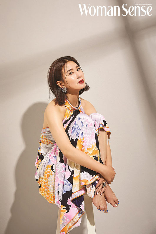 Lee Il-hwa, who had been awarded Missunderstood as a lover of Park Bo-gum, revealed his own beauty secret.In a picture of the 31st anniversary of the launch of the monthly magazine Women Sense, Lee Il-hwa showed her age-defying beauty in a catchphrase called All Women are Beautiful.In an interview after the photo shoot, Lee Il-hwa revealed the secret to body care.We worry about saffron, which has dried flower surgery, in water, she said. We also eat diet foods such as olive oil and balsamic vinegar.She has appeared in about 70 works since 1991 and has been working on it. The actor should continue to challenge and show a new appearance, she said. I will be an actor who shows a new appearance until the age of 90.Lee Il-hwa said, I dream of living with a good person. I want to be a person who can lean on people around me.Meanwhile, Lee Il-hwa played the role of Ryan Gold (played by Kim Jae-wook) and Cha Si-an (played by Jung Jae-won)s mother Gong Eun-young in the recently-end TVN drama Her Privacy.He also made a special appearance in the movie Gibang Doryeong as Haewon (Jeong So-min) of old age and is currently preparing for his next film.woman sense