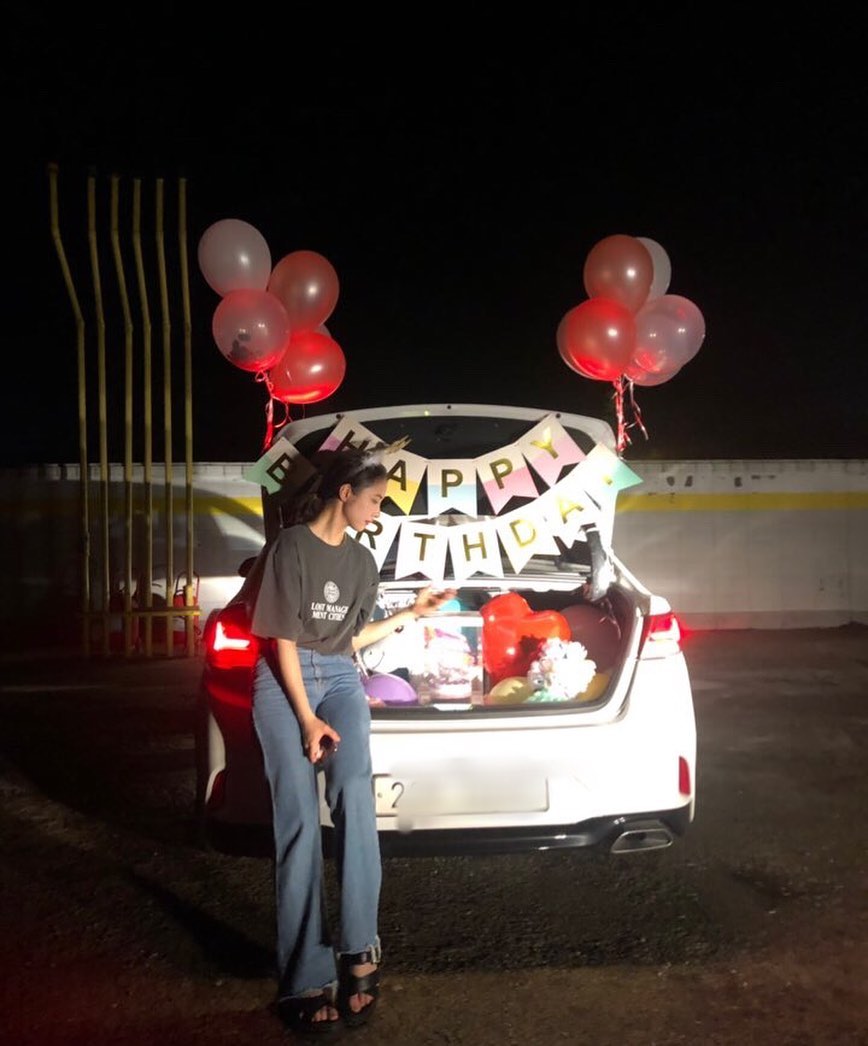 Shin Se-kyung left a thank you to those who celebrated his birthday.On the 29th, Shin Se Kyung posted a picture on his instagram with a picture Thank you.In the photo, Shin Se Kyung is sitting on the back of the car filled with surprise gifts prepared by his acquaintances.The open trunk is hung with a plan card and balloon reading HAPPY BARTHDAY, and the inside is filled with cakes, gifts and balloons.Shin Se Kyung is wearing a birthday headband in jeans and a T-shirt.Shin Se Kyung tagged six people including hair and makeup artists in the photo, and actors Lee Kyung and Park Ji Hyun wrote a message of congratulations.Meanwhile, MBC drama New Entrepreneur Koo Hae-ryong, which Shin Se Kyung is appearing, will be broadcasted at 8:55 pm.Photo = Shin Se Kyung Instagram