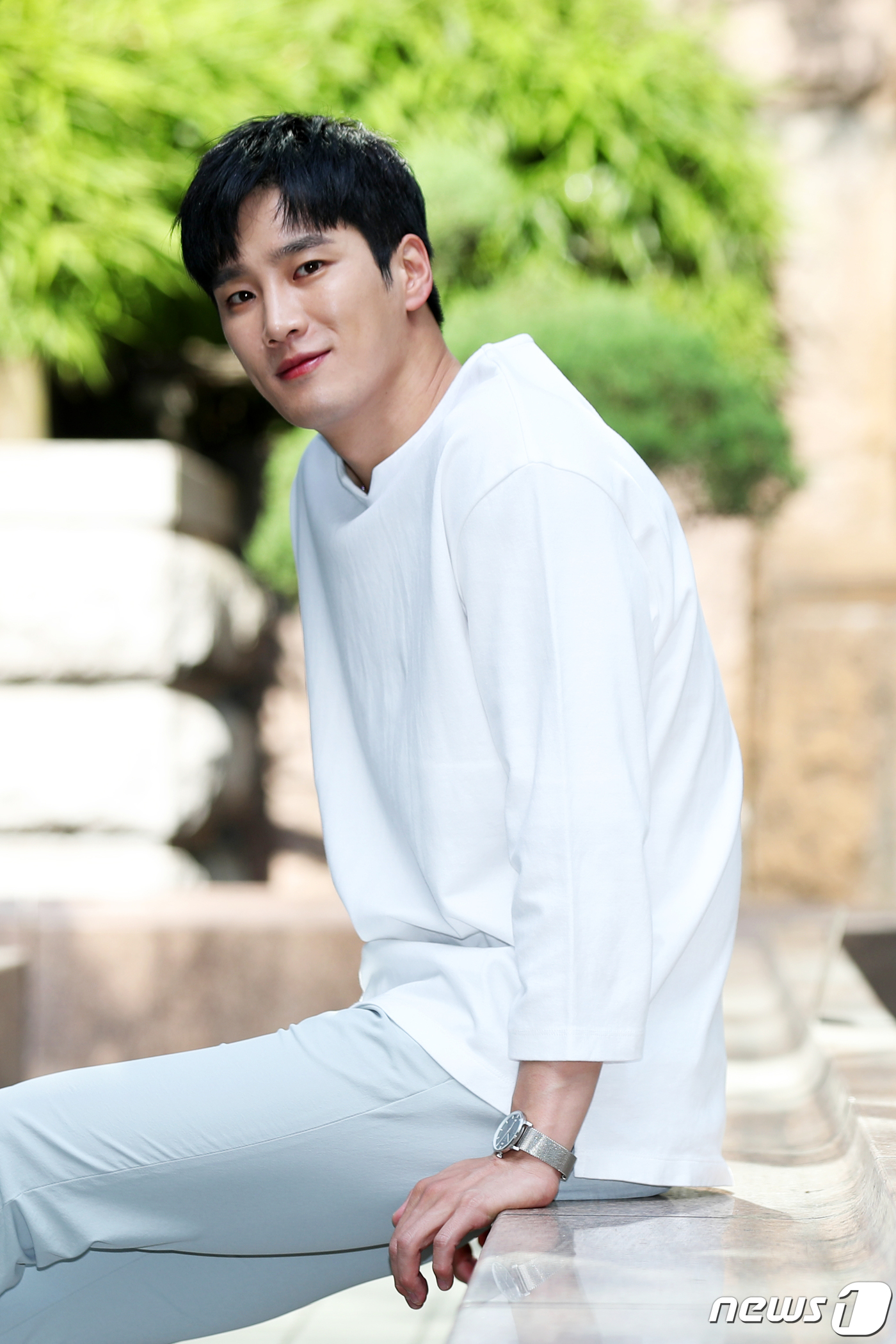 As a result of the 30-day coverage, Ahn Bo-hyun joins JTBCs new gilt drama Itaewonclath (playplayplay by Jo Kwang-jin/directed by Kim Seong-yoon) as Jang Geun-soos role.Itaewon Clath, based on the next webtoon of the same name, is a work that depicts the hip rebellion of youths who are united in an unreasonable world, stubbornness and passenger.It contains the myth of the founding of those who pursue freedom with their own values ​​on the small street of Itaewon.The original work started in 2017 and has a cumulative number of views of 220 million views. With high completion, fans were highly anticipated about drama.He confirmed the production of the drama this year and cast the main characters Park Seo-joon (played by Park Sae), Kim Da-mi (played by Joy Seo) and Yoo Jae-myung (played by Jang Dae-hee).Ahn Bo-hyun plays Jang Geun-won, the eldest son of Jang Dae-hees accident-binding group, who is a figure who is at the opposite end of the game, often facing Park.It is a selfish and heinous successor that causes various conflicts in the drama.Ahn Bo-hyun will continue his Fever Day campaign after confirming his next work without rest following TVN Her Privacy which last May.On the other hand, Itaewon Clath is a work by Kim Seong-yoon, who has been recognized for his sensual performance through Gurmigreen Moonlight and Discovery of Love, and Jo Kwang-jin, who has a lot of fun and deep sympathy with Webtoon Itaewon Clath.It is broadcast according to chocolate.