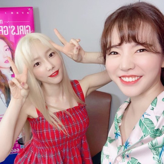 Group Girls Generation leader Taeyeon and member Sunny boasted a strong friendship.Sunny posted a picture on July 29 with an article entitled Ill wait with Taeyeon on his instagram.The photo shows Taeyeon and Sunny taking selfies. They smile at the camera. Taeyeon and Sunnys fresh visuals catch their attention.delay stock