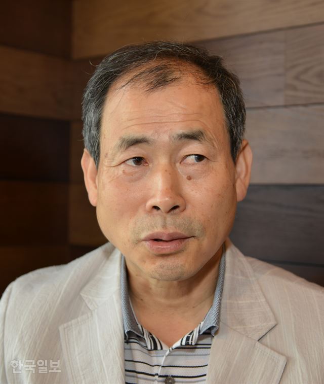최봉태 변호사가 28일 대구 달서구 대구수목원 인근 카페에서 "한일 양국의 사법부는 강제징용 노동자의 피해 구제에 대해 같은 생각”이라며 “양국 행정부는 사법부의 판결을 존중하는 것이 마땅하다”고 말하고 있다. 전준호기자 jhjun@hankookilbo.com